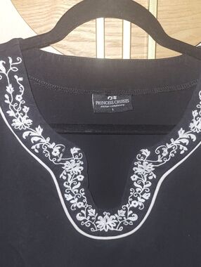 Princess Cruises Embroidered Black Top with White Floral Trim 3/4 Sleeve COTTON